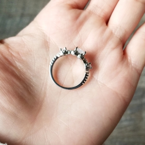 💎NEW💎 3 STONES HALO HEART RING - Picture 6 of 7